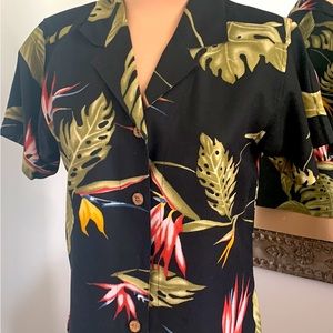 TOMMY BAHAMA NWOT HAWAIIAN BLOUSE 100% SILK SIZE SMALL